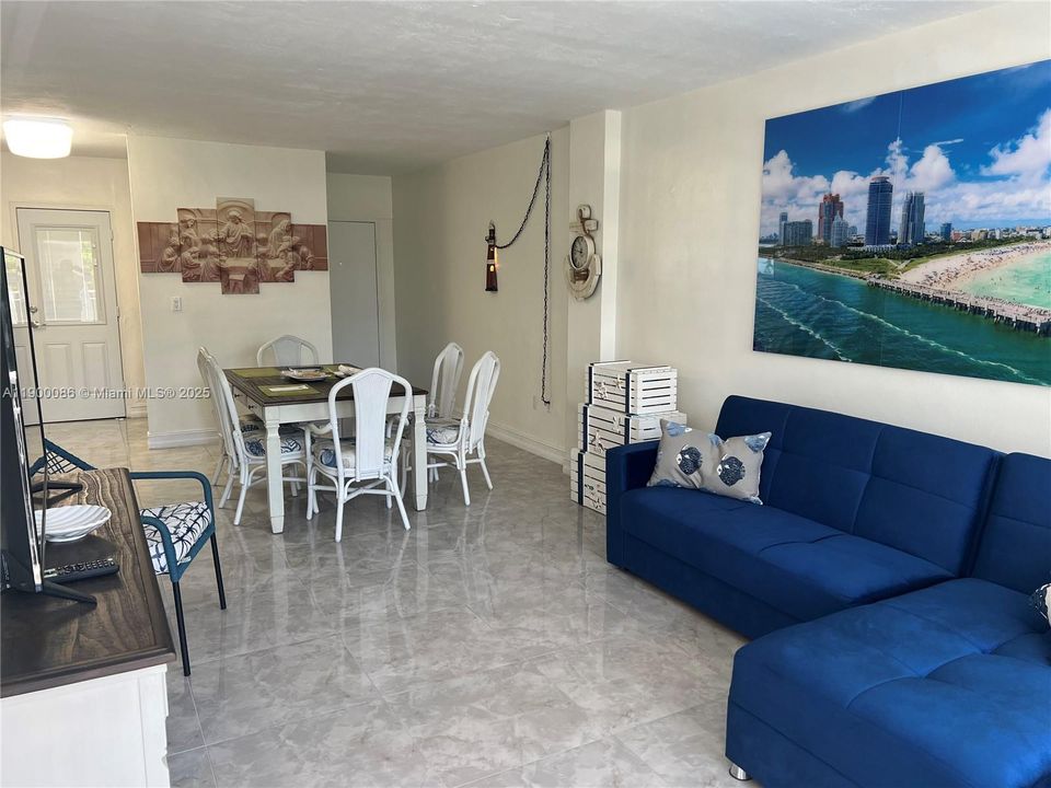 For Rent: $2,500 (1 beds, 1 baths, 730 Square Feet)