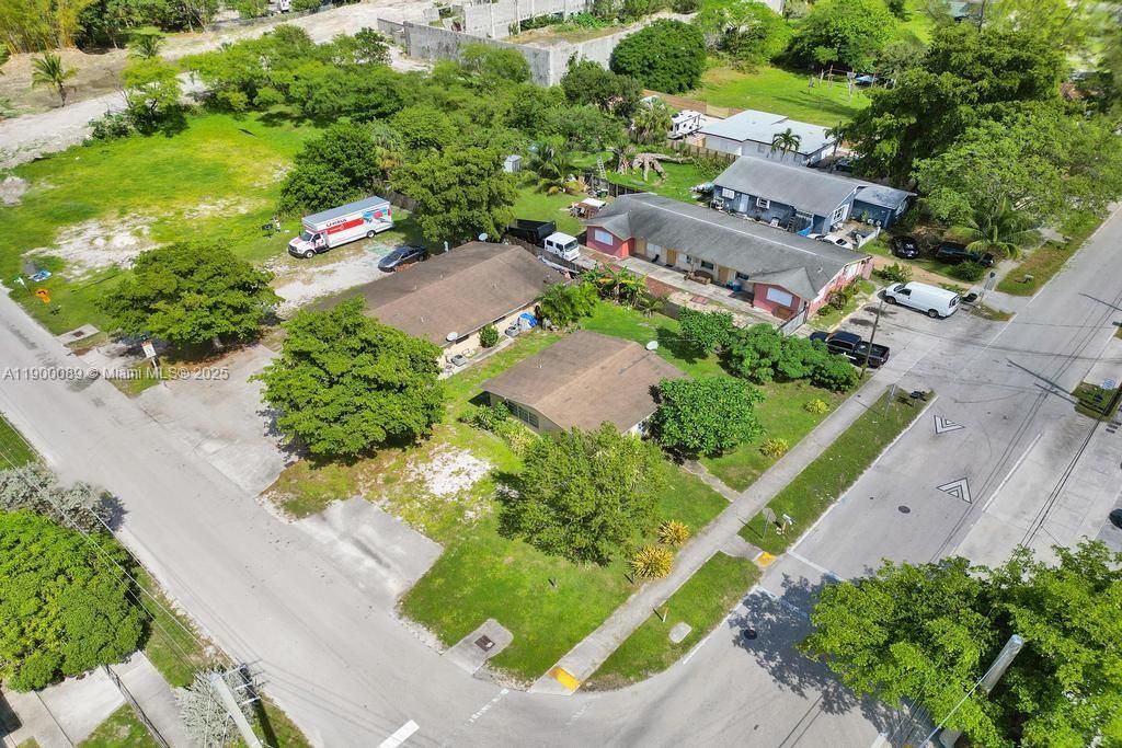 合同活跃: $650,000 (0 贝兹, 0 浴室, 4728 平方英尺)