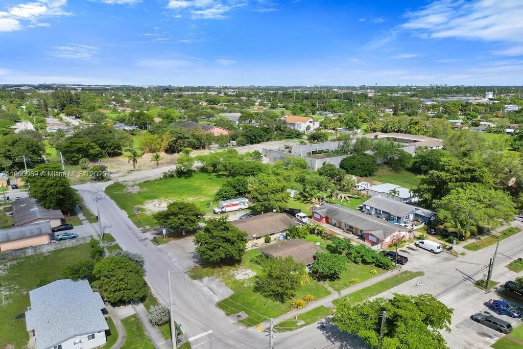 合同活跃: $650,000 (0 贝兹, 0 浴室, 4728 平方英尺)