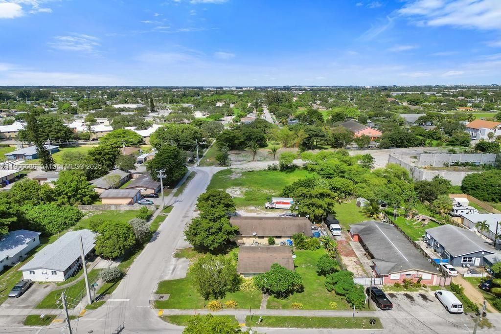 合同活跃: $650,000 (0 贝兹, 0 浴室, 4728 平方英尺)