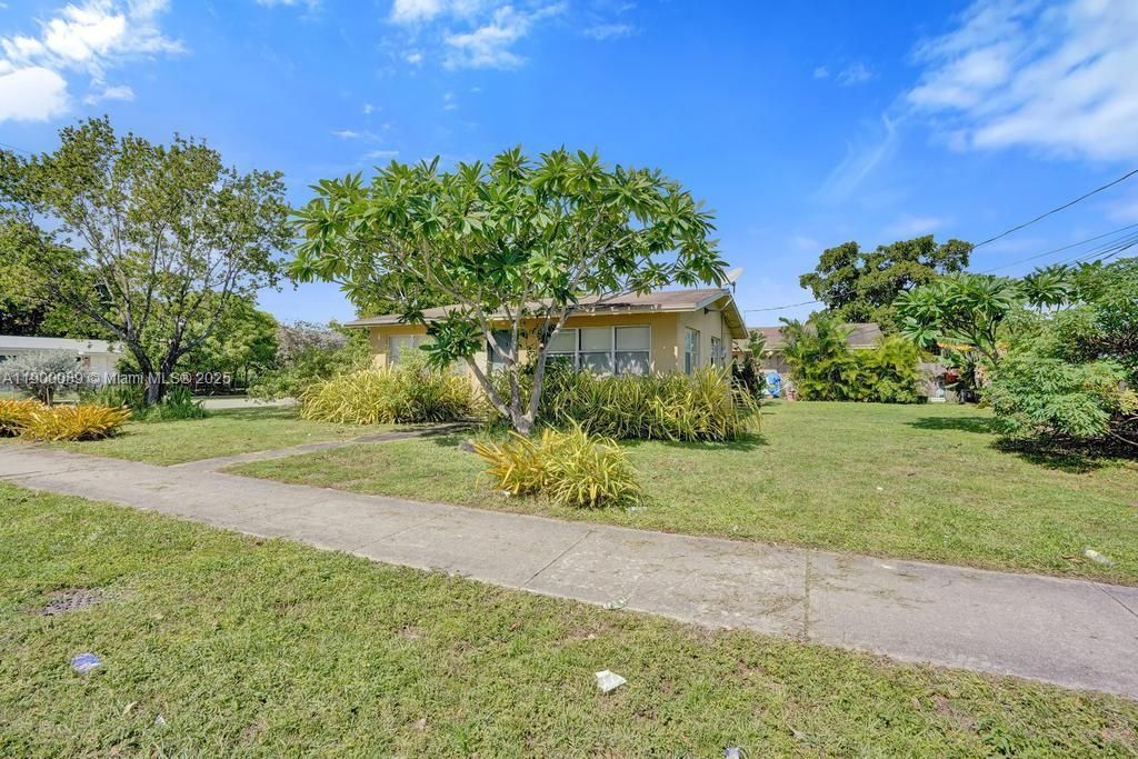 合同活跃: $650,000 (0 贝兹, 0 浴室, 4728 平方英尺)