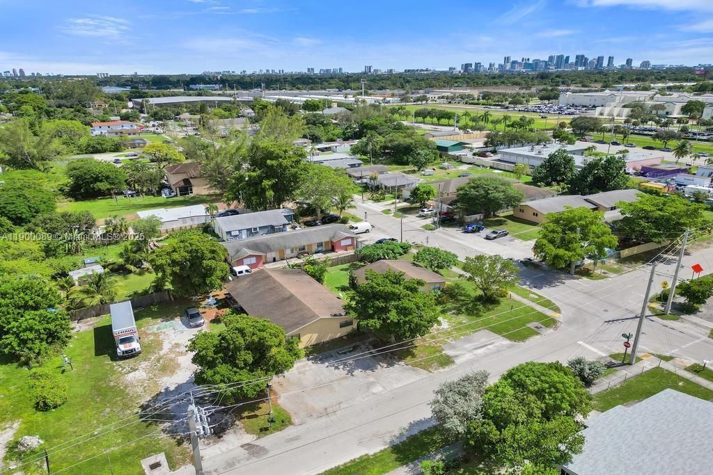 合同活跃: $650,000 (0 贝兹, 0 浴室, 4728 平方英尺)