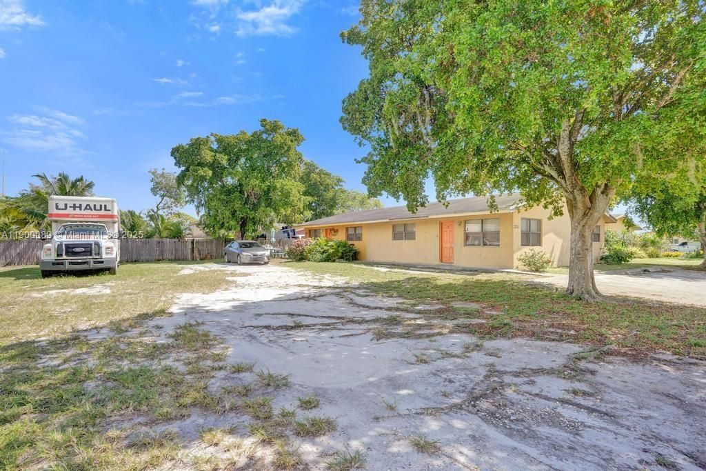 合同活跃: $650,000 (0 贝兹, 0 浴室, 4728 平方英尺)