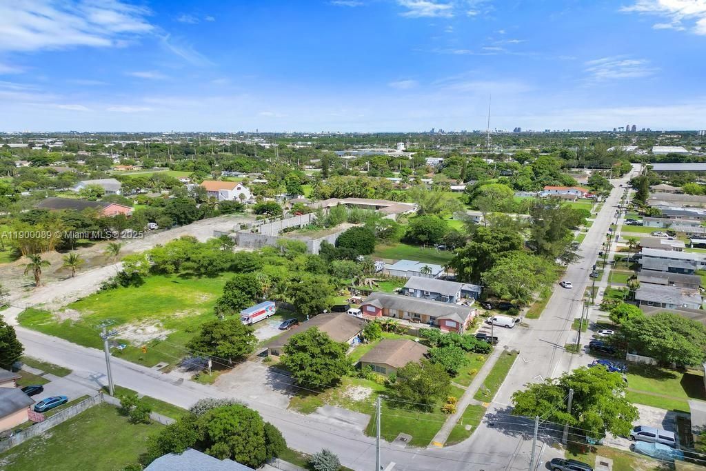 合同活跃: $650,000 (0 贝兹, 0 浴室, 4728 平方英尺)