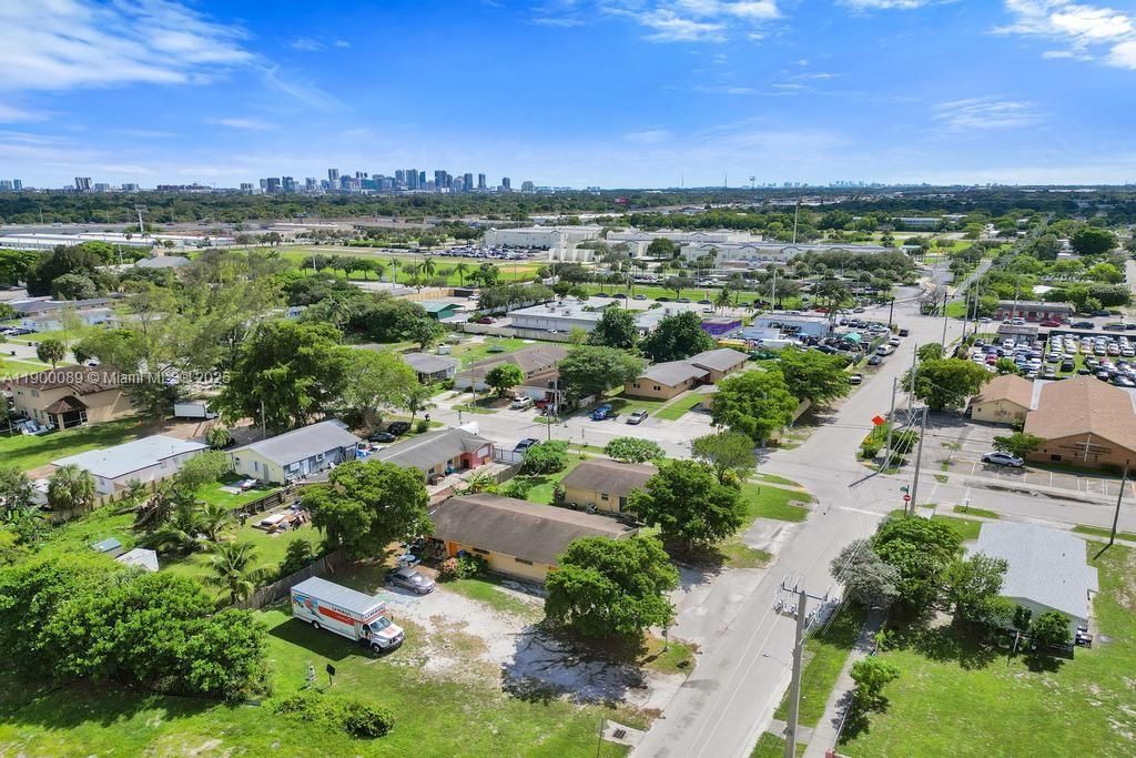 合同活跃: $650,000 (0 贝兹, 0 浴室, 4728 平方英尺)