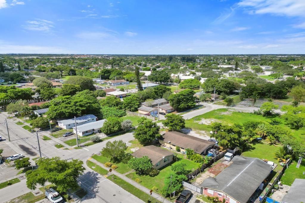 合同活跃: $650,000 (0 贝兹, 0 浴室, 4728 平方英尺)