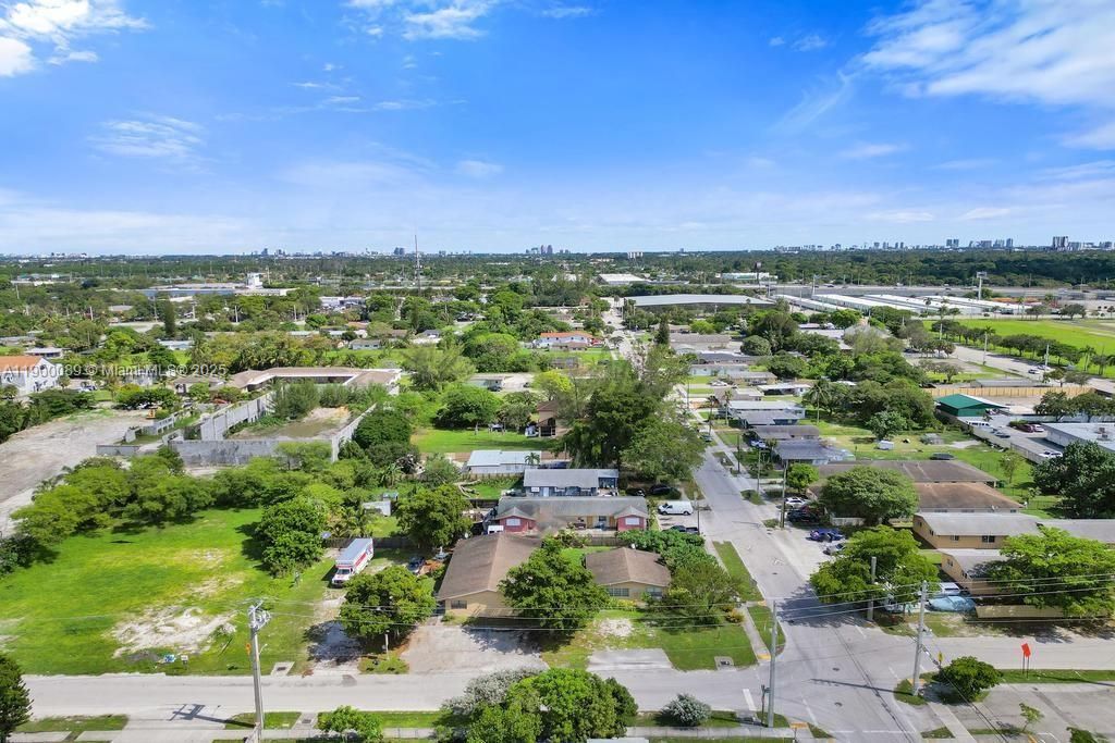 合同活跃: $650,000 (0 贝兹, 0 浴室, 4728 平方英尺)