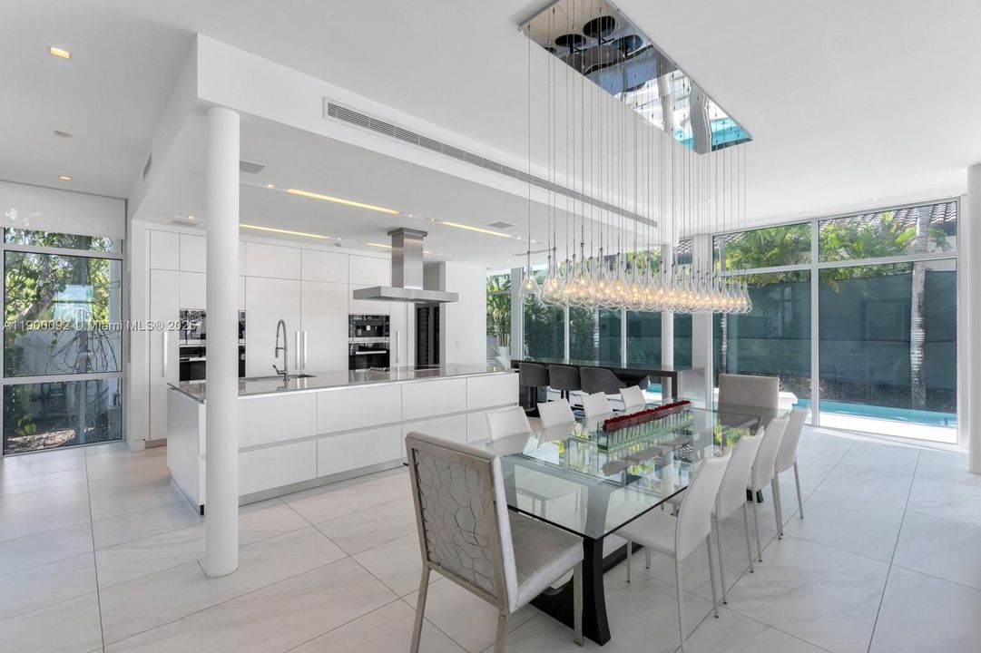 待售: $29,950,000 (6 贝兹, 7 浴室, 5863 平方英尺)