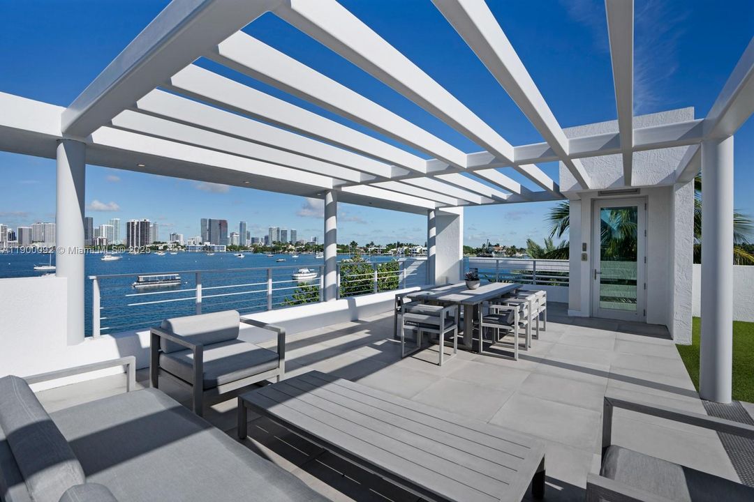 待售: $29,950,000 (6 贝兹, 7 浴室, 5863 平方英尺)