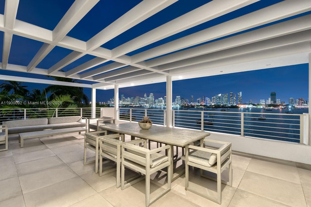 待售: $29,950,000 (6 贝兹, 7 浴室, 5863 平方英尺)