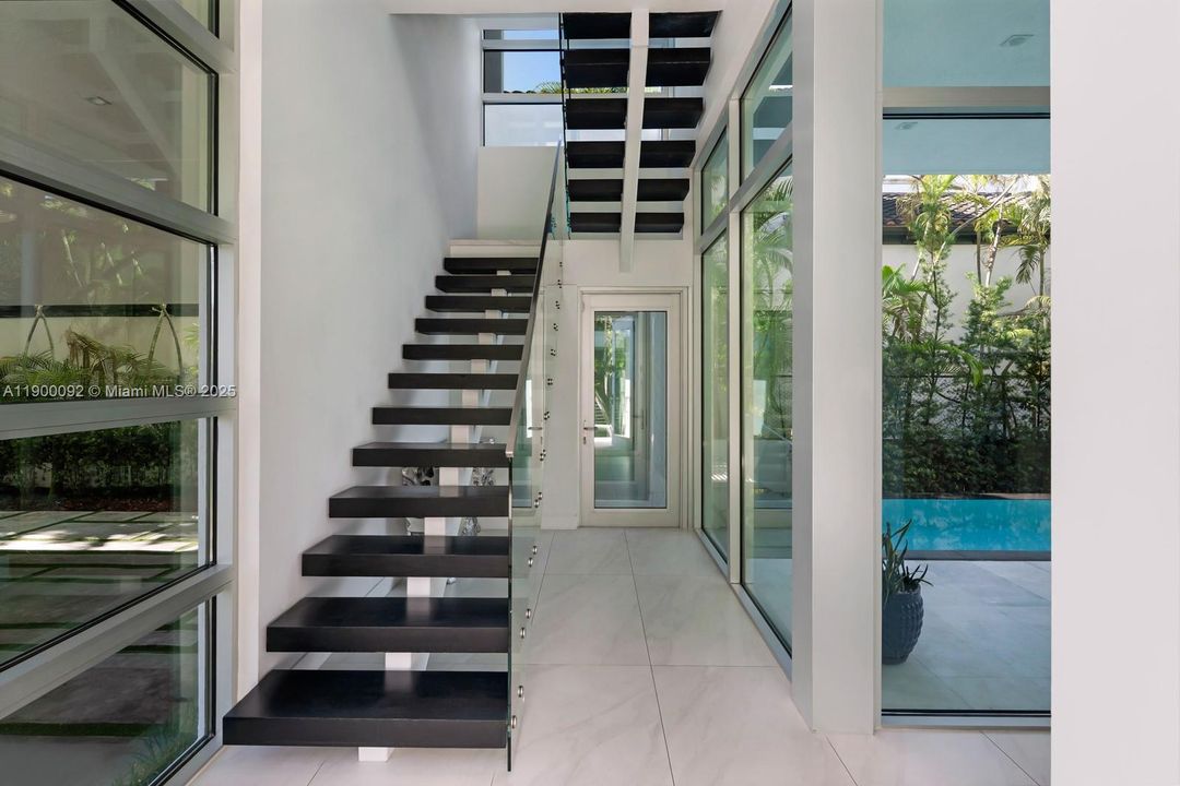 待售: $29,950,000 (6 贝兹, 7 浴室, 5863 平方英尺)