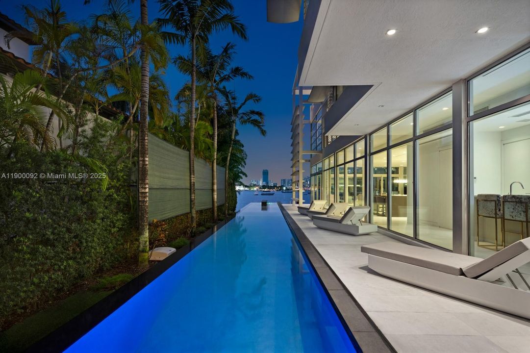 待售: $29,950,000 (6 贝兹, 7 浴室, 5863 平方英尺)