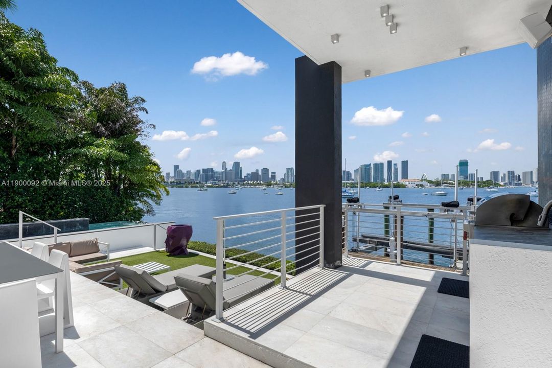 待售: $29,950,000 (6 贝兹, 7 浴室, 5863 平方英尺)