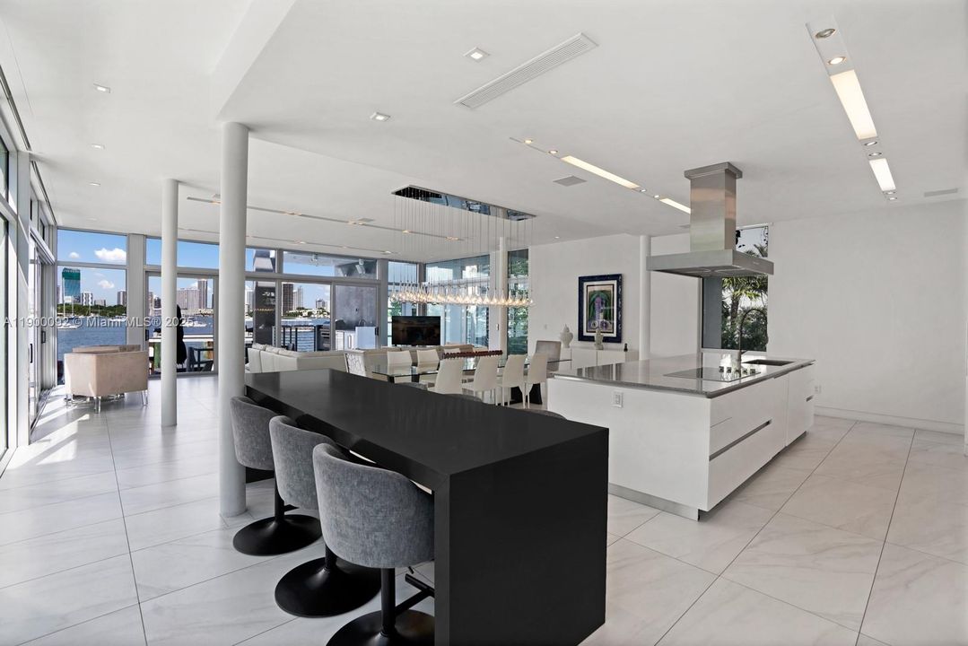 待售: $29,950,000 (6 贝兹, 7 浴室, 5863 平方英尺)