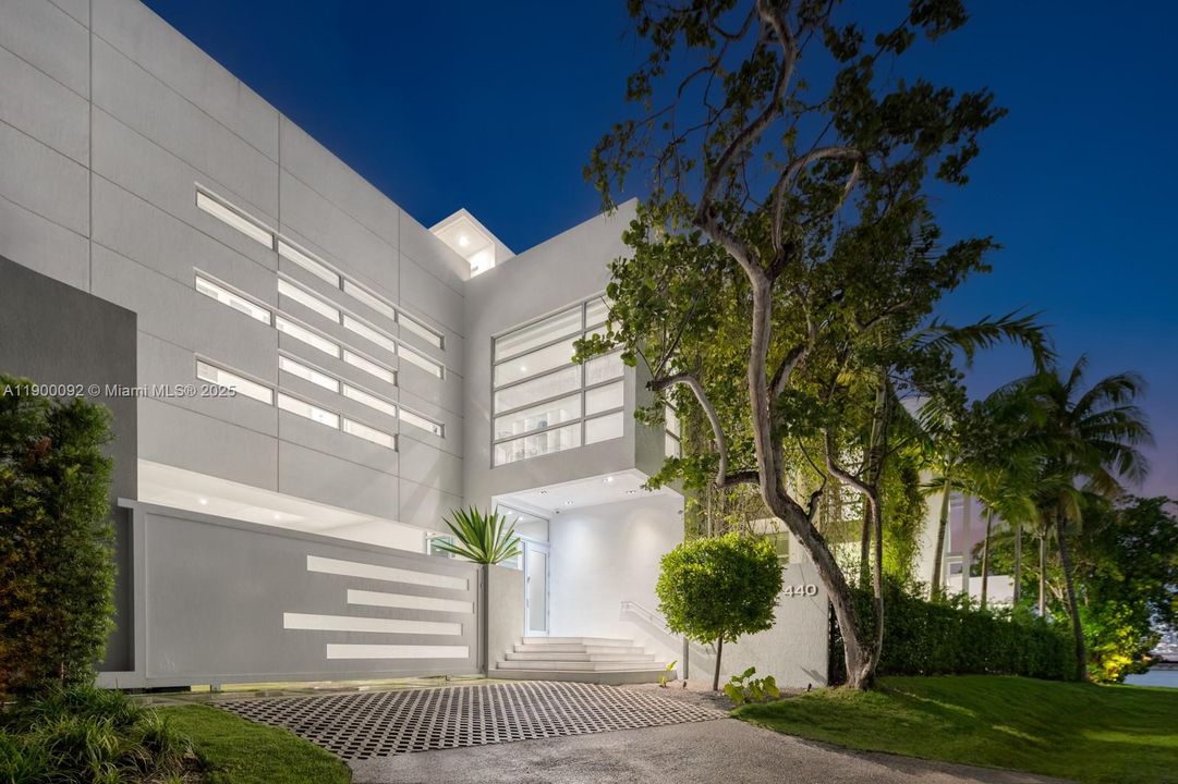 待售: $29,950,000 (6 贝兹, 7 浴室, 5863 平方英尺)