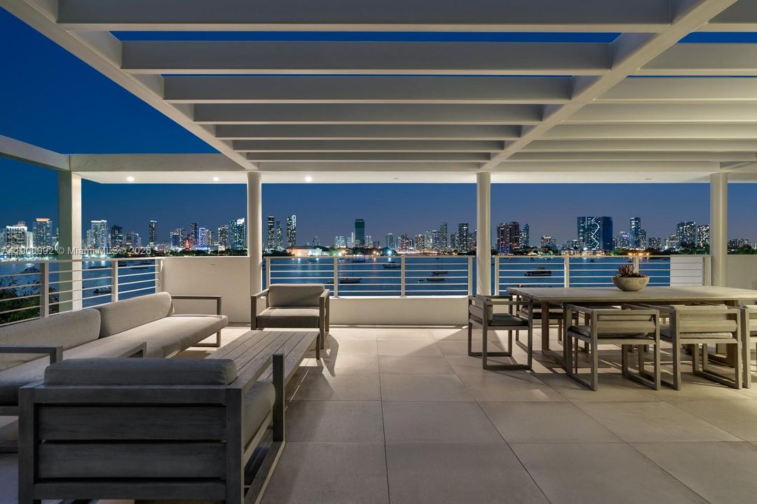 待售: $29,950,000 (6 贝兹, 7 浴室, 5863 平方英尺)