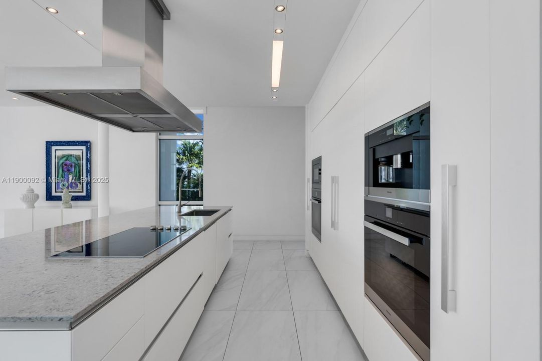 待售: $29,950,000 (6 贝兹, 7 浴室, 5863 平方英尺)