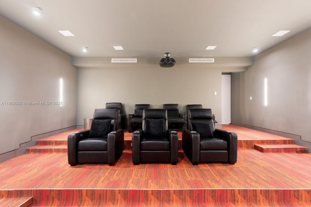 待售: $29,950,000 (6 贝兹, 7 浴室, 5863 平方英尺)