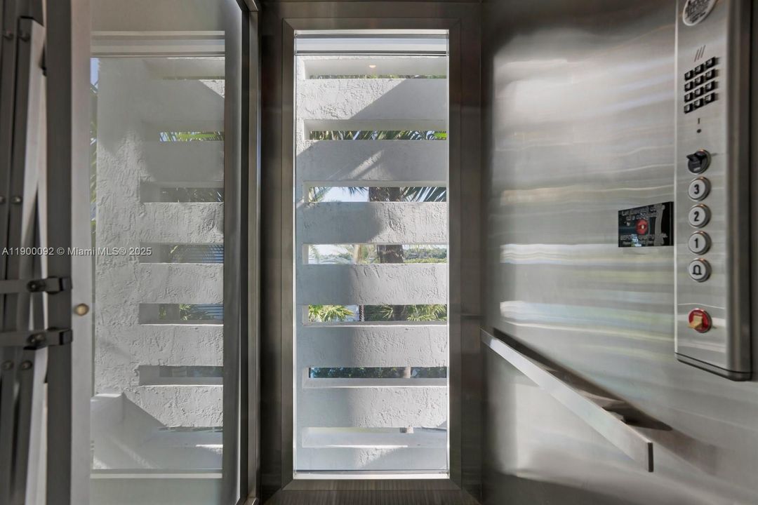 待售: $29,950,000 (6 贝兹, 7 浴室, 5863 平方英尺)