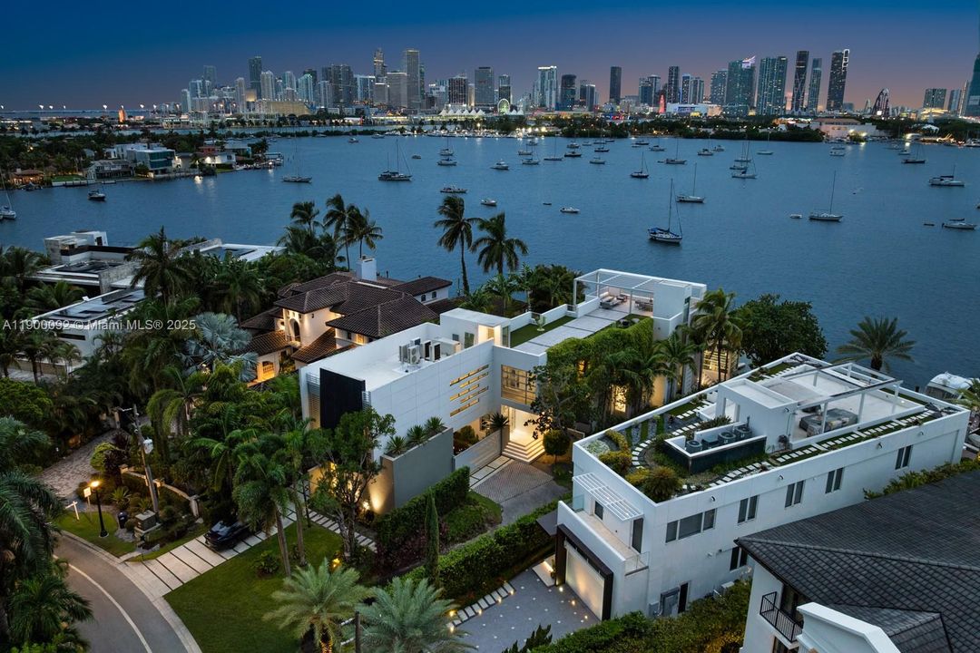 待售: $29,950,000 (6 贝兹, 7 浴室, 5863 平方英尺)