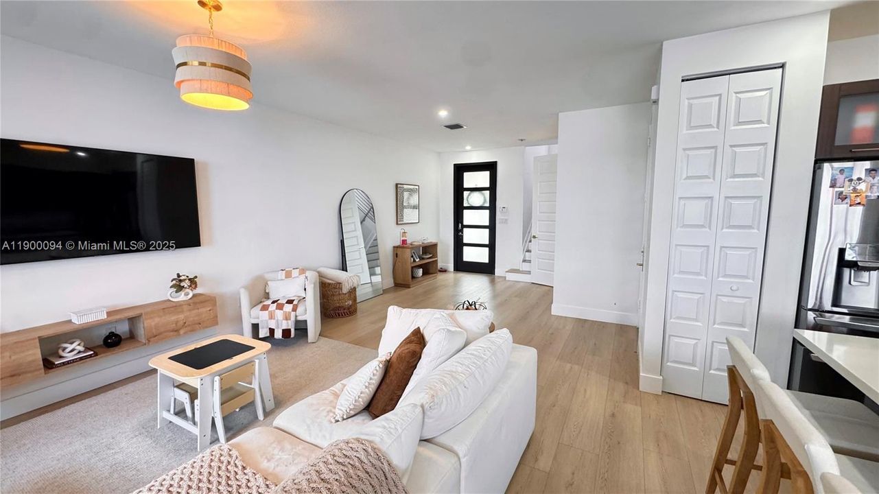 На продажу: $640,000 (3 спален, 2 ванн, 1588 Квадратных фут)