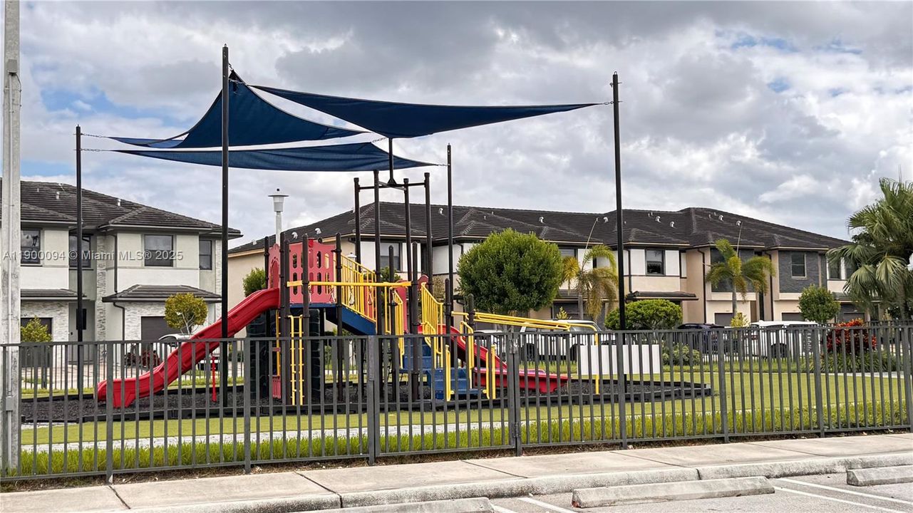 На продажу: $640,000 (3 спален, 2 ванн, 1588 Квадратных фут)