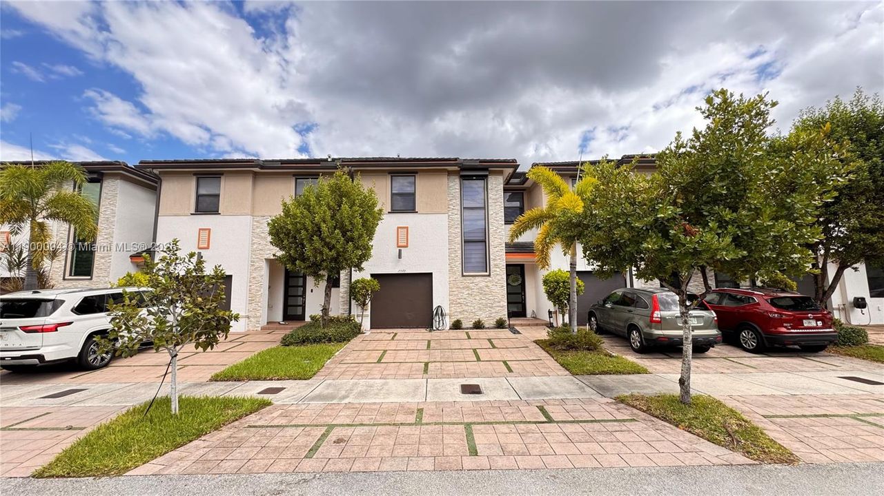 На продажу: $640,000 (3 спален, 2 ванн, 1588 Квадратных фут)