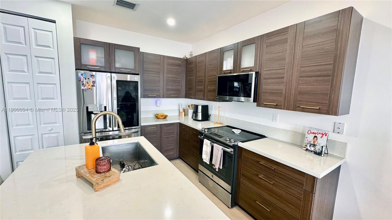 На продажу: $640,000 (3 спален, 2 ванн, 1588 Квадратных фут)