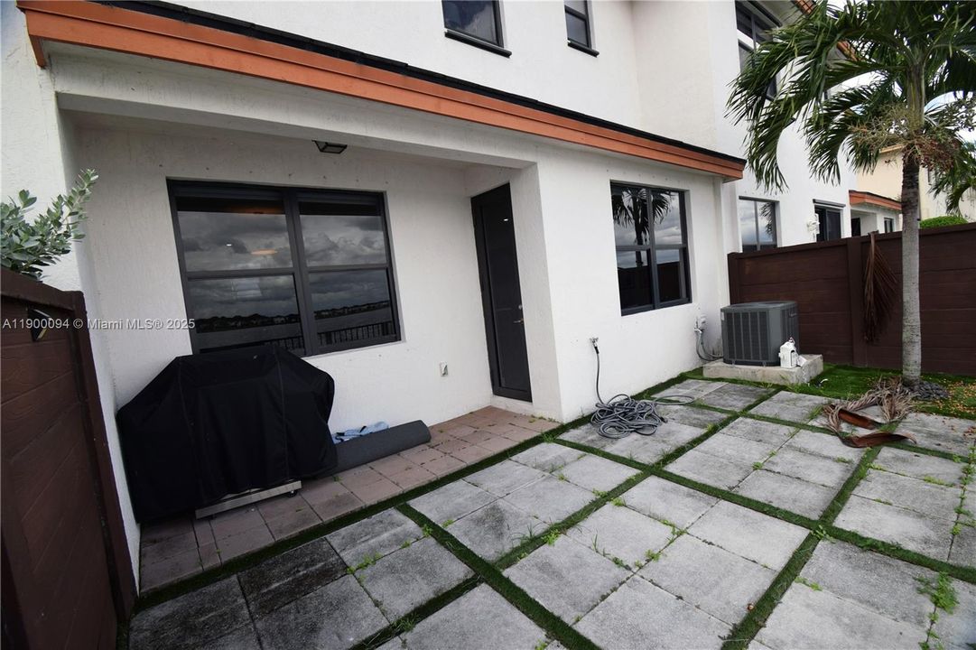 На продажу: $640,000 (3 спален, 2 ванн, 1588 Квадратных фут)