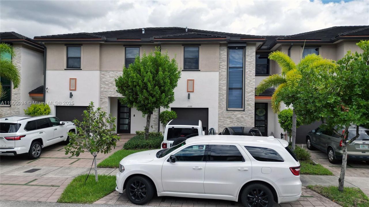 На продажу: $640,000 (3 спален, 2 ванн, 1588 Квадратных фут)