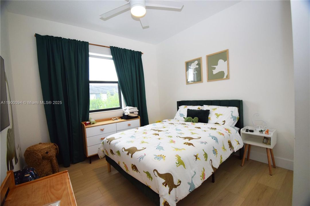 На продажу: $640,000 (3 спален, 2 ванн, 1588 Квадратных фут)