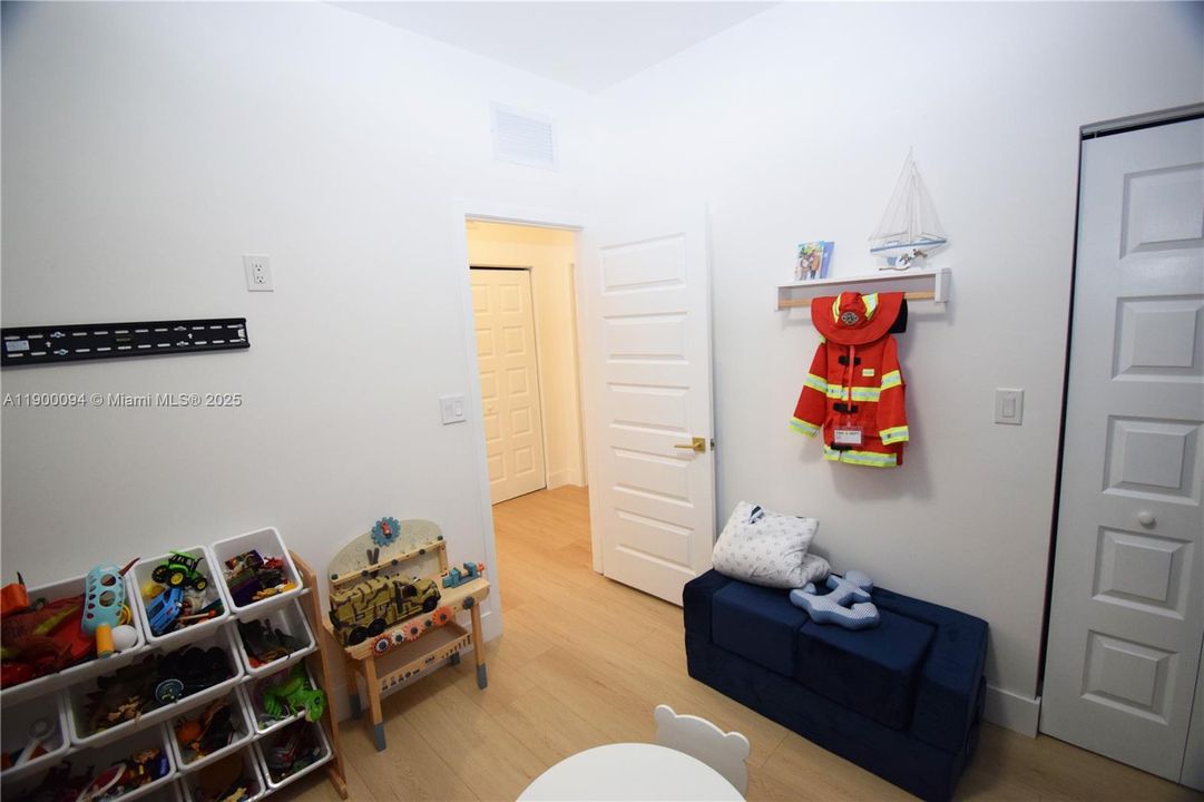 На продажу: $640,000 (3 спален, 2 ванн, 1588 Квадратных фут)