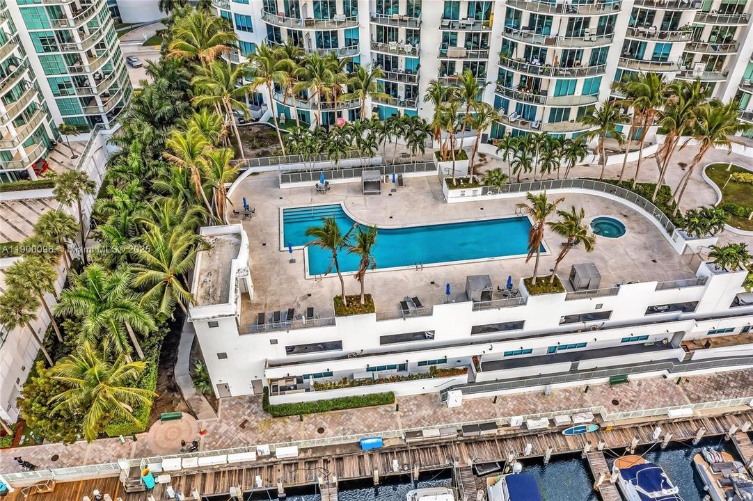 На продажу: $449,000 (2 спален, 2 ванн, 816 Квадратных фут)