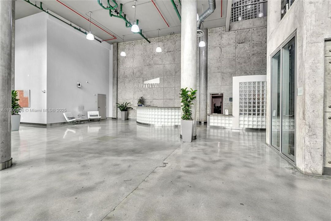 На продажу: $449,000 (2 спален, 2 ванн, 816 Квадратных фут)