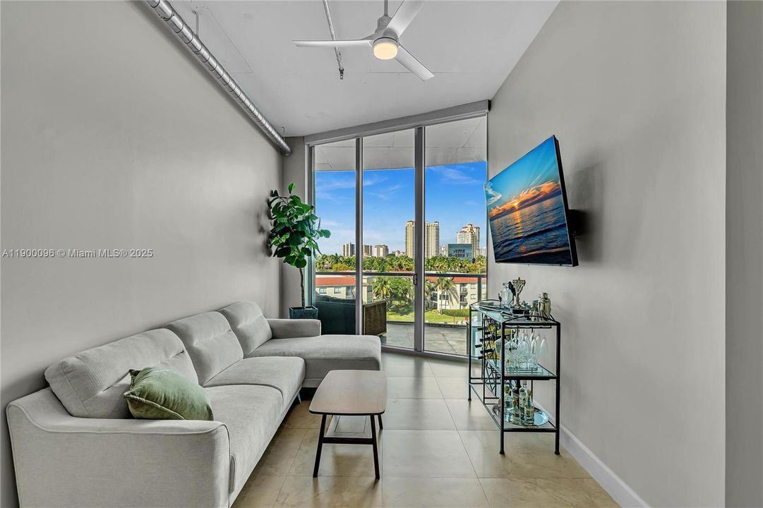 На продажу: $449,000 (2 спален, 2 ванн, 816 Квадратных фут)