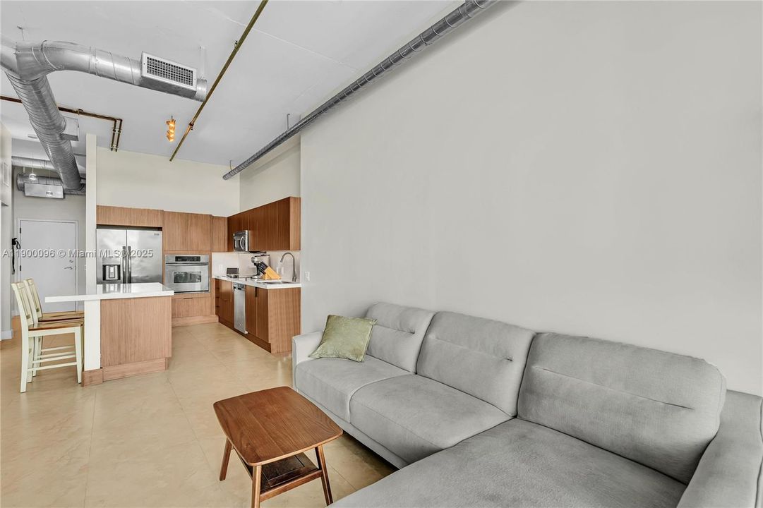 На продажу: $449,000 (2 спален, 2 ванн, 816 Квадратных фут)