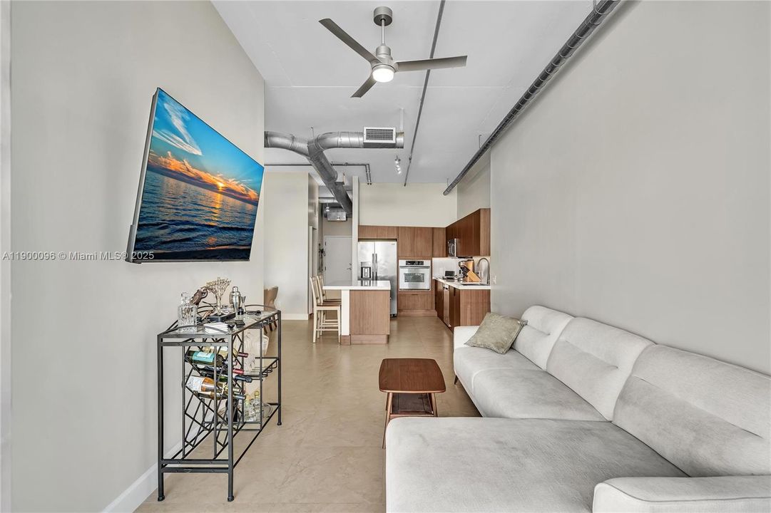 На продажу: $449,000 (2 спален, 2 ванн, 816 Квадратных фут)