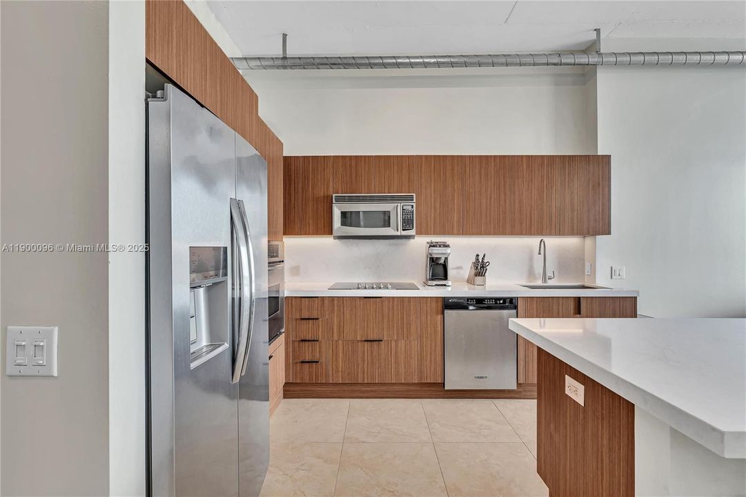 На продажу: $449,000 (2 спален, 2 ванн, 816 Квадратных фут)