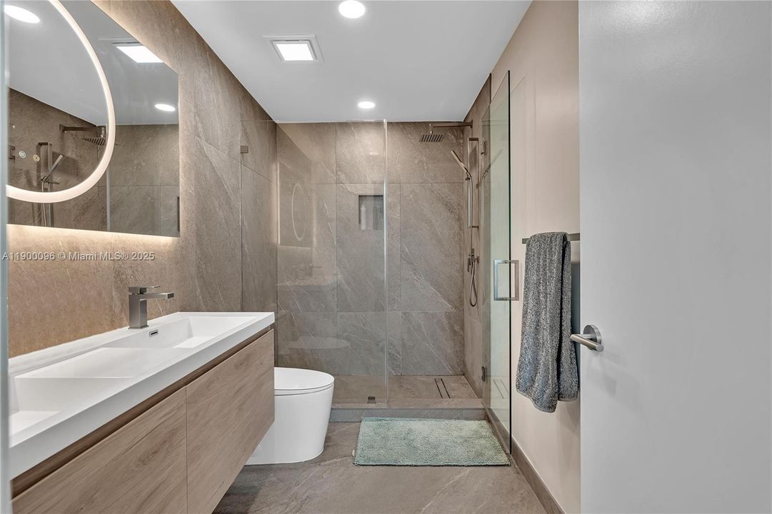 На продажу: $449,000 (2 спален, 2 ванн, 816 Квадратных фут)