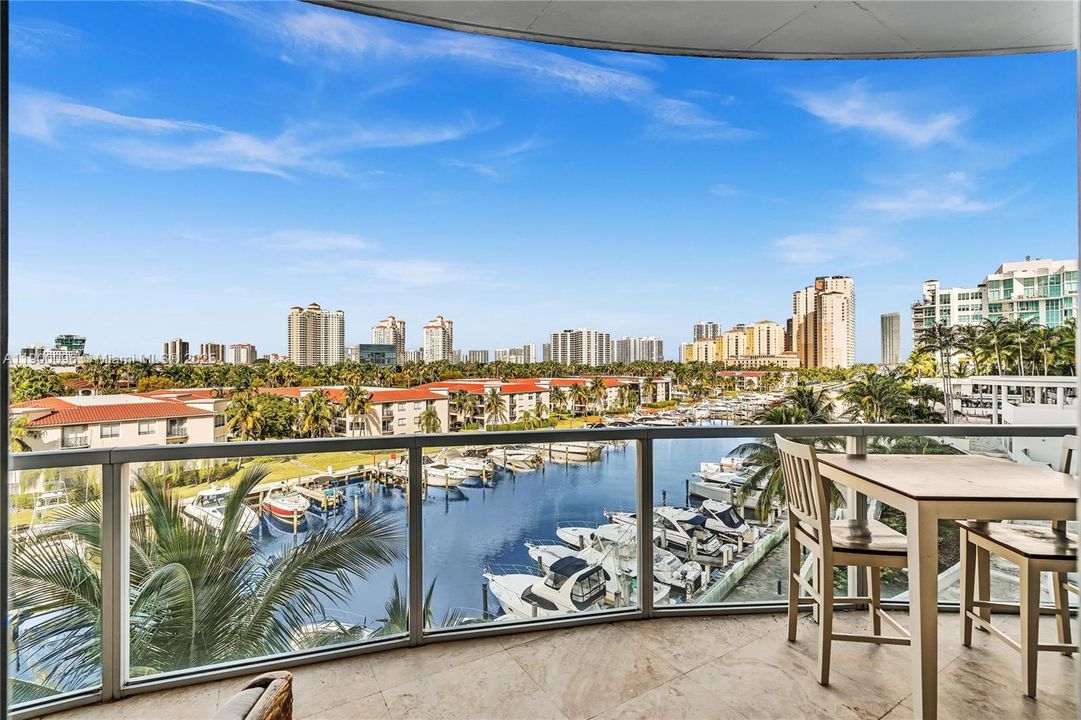 На продажу: $449,000 (2 спален, 2 ванн, 816 Квадратных фут)