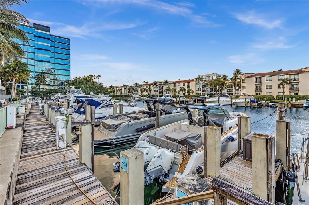 На продажу: $449,000 (2 спален, 2 ванн, 816 Квадратных фут)