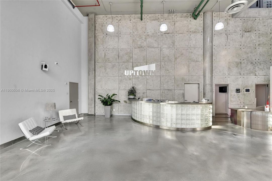 На продажу: $449,000 (2 спален, 2 ванн, 816 Квадратных фут)