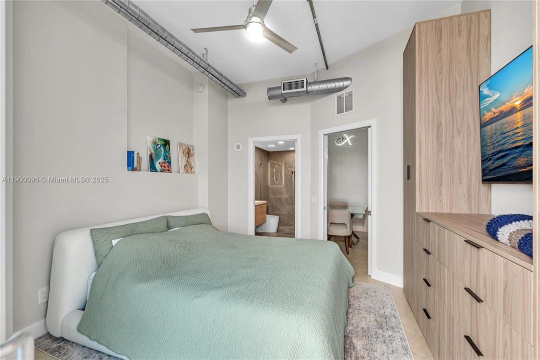 На продажу: $449,000 (2 спален, 2 ванн, 816 Квадратных фут)