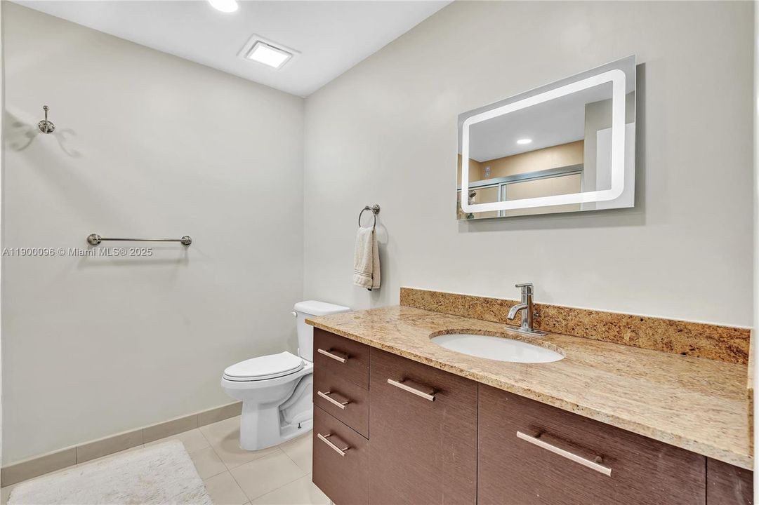 На продажу: $449,000 (2 спален, 2 ванн, 816 Квадратных фут)