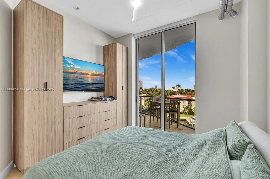 На продажу: $449,000 (2 спален, 2 ванн, 816 Квадратных фут)