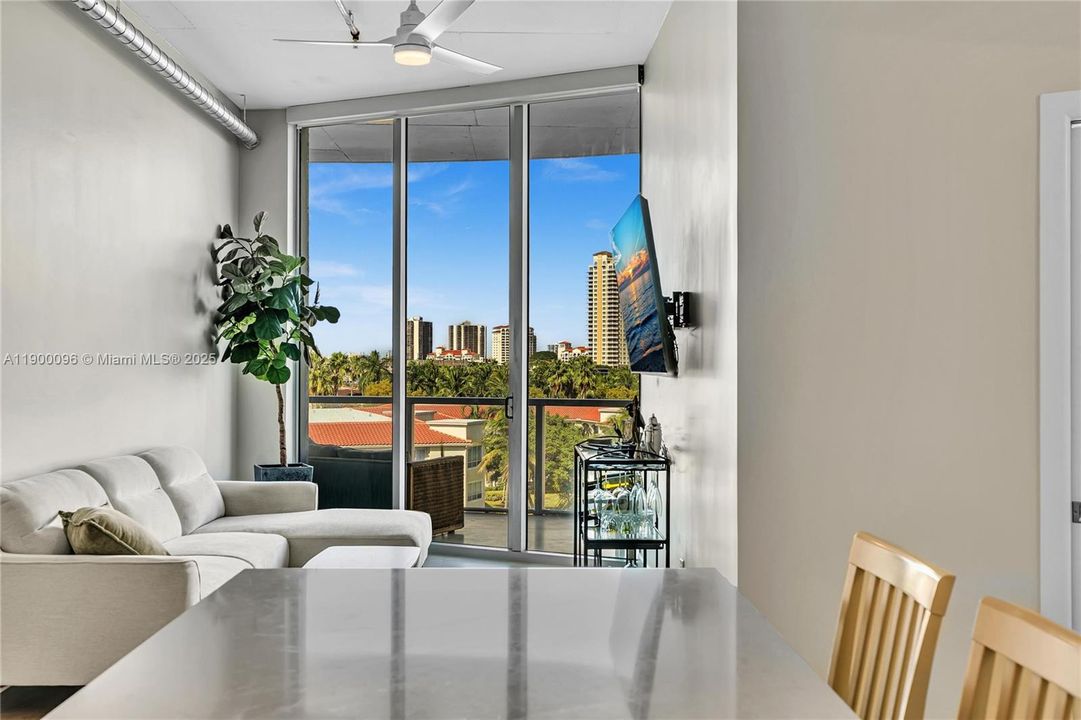 На продажу: $449,000 (2 спален, 2 ванн, 816 Квадратных фут)