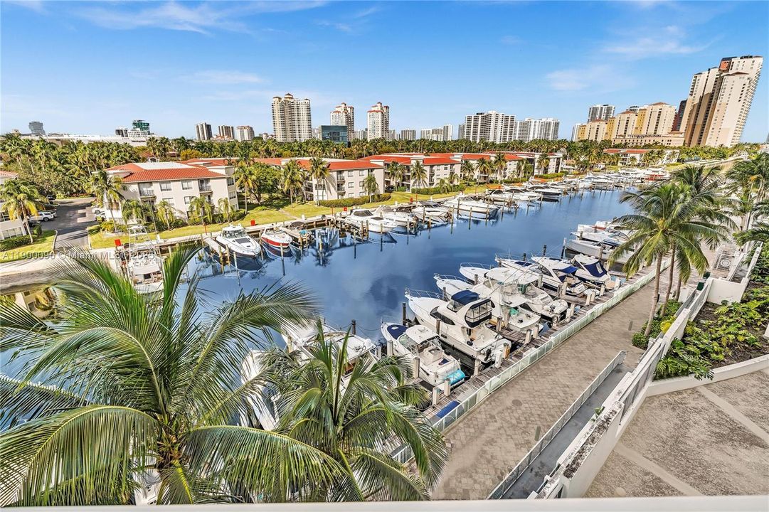 На продажу: $449,000 (2 спален, 2 ванн, 816 Квадратных фут)