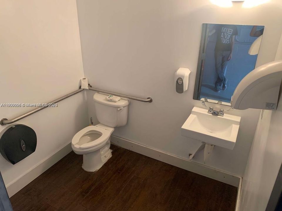 Active With Contract: $3,100 (0 beds, 0 baths, 0 Square Feet)