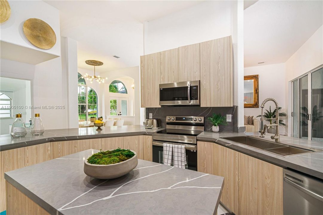 For Rent: $13,500 (8 beds, 5 baths, 3639 Square Feet)