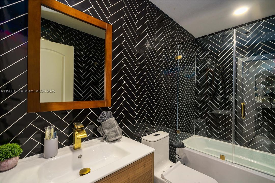 For Rent: $13,500 (8 beds, 5 baths, 3639 Square Feet)